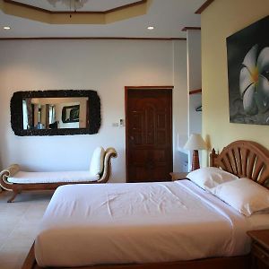 Honeymoon Suite Spa Bath